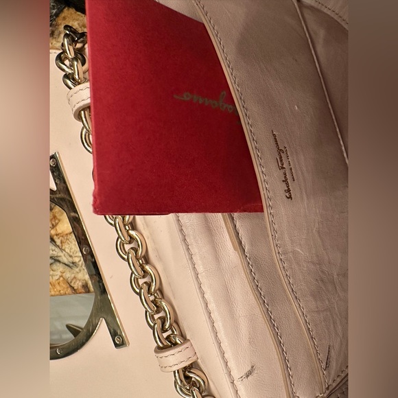 Salvatore Ferragamo light pink/cream bag - Picture 5 of 10